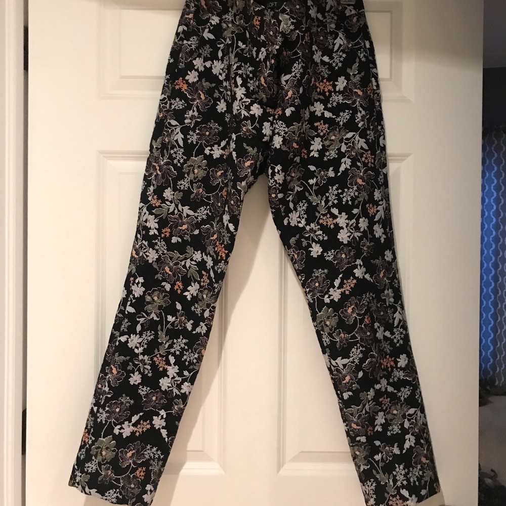 LOFT Marisa Skinny floral pants size 4